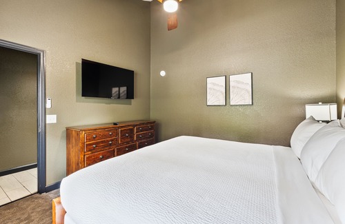 Townsend Hotel | Refreshed Cades Cove Luxury Suite Kitchenette
