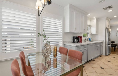 South of Conant House | Refreshing Escape| Hot Tub| Games| Beautiful Patio