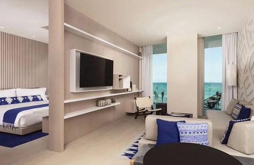 Downtown Cancun Hotel | Refreshing Getaway with Scenic Pool and Beach Access | 1 BR Oceanfront Stay