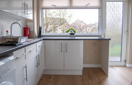 Glasgow Apartment | Refreshing Modern Apartment in Grangemouth