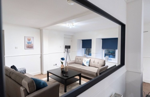 North West Apartment | Refreshing Modern Apartment in Glasgow's West End