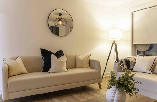 Paisley Apartment | Refreshing Modern Apartment in Renfrewshire