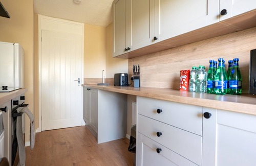 Douglas and Angus Apartment | Refreshing Modern Apartment in Dundee
