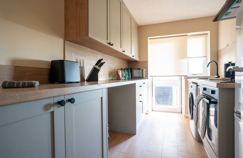 Douglas and Angus Apartment | Refreshing Modern Apartment in Dundee