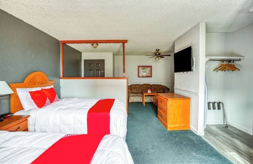 South Tulsa Hotel | Refreshing Stay Near LaFortune Park – Only 3 Miles to Local Greenery Trails