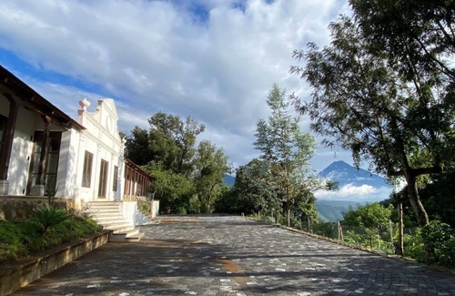 San Mateo Milpas Altas House | Refuge in the Heart of the Mountains