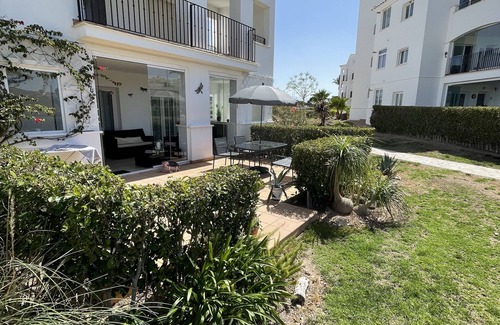 Jeronimo y Avileses y Balsicas de Arriba Apartment | Refurbished 2023 Ground Floor Apartment With Large Terrace, Garden. FREE WIFI
