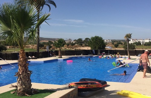 Jeronimo y Avileses y Balsicas de Arriba Apartment | Refurbished 2023 Ground Floor Apartment With Large Terrace, Garden. FREE WIFI