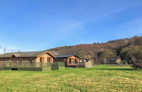 Whitfield Ski Chalet | Refurbished in 2022. Boutique and spacious contemporary timber lodge.