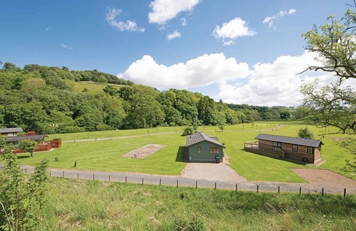 Whitfield Ski Chalet | Refurbished in 2022. Boutique and spacious contemporary timber lodge.