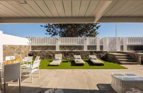 Meloneras House | Refurbished Seafront Apartment