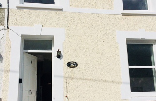 New Quay House | Refurbished traditional cottage dog friendly sea views 2 minutes to the beach