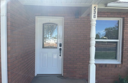 Blanding House | Refurnished and spacious 4 bedroom house, Sleeps 8!