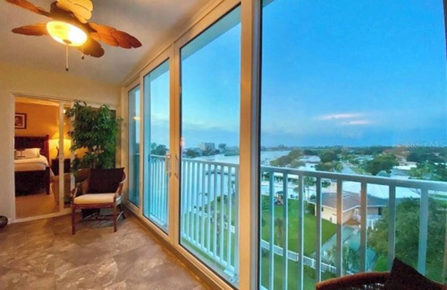 Largo Condo | Regal 702 Snowbird Paradise