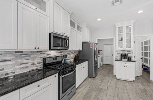 Flour Bluff House | Regal Island Retreat