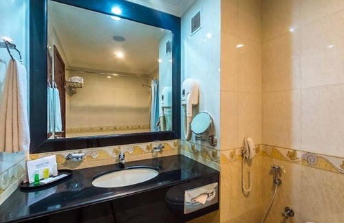 Chavara Hotel | Regant Lake Palace