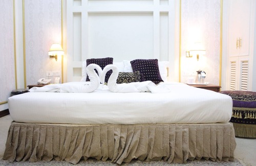 Chavara Hotel | Regant Lake Palace