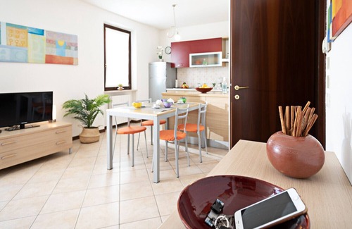 Lazise Apartment | Regarda – apartment Miralago in Lazise with private garden, pool, pets allowed