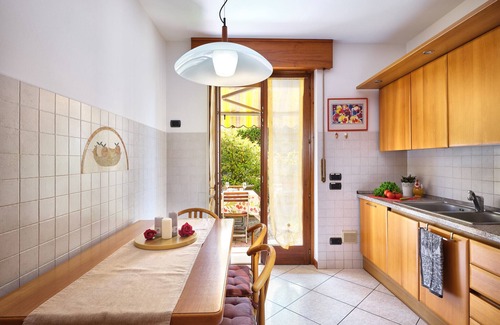 Bardolino Apartment | Regarda - La Casa di Fido, 3 bedrooms, 2 bathrooms, fenced garden