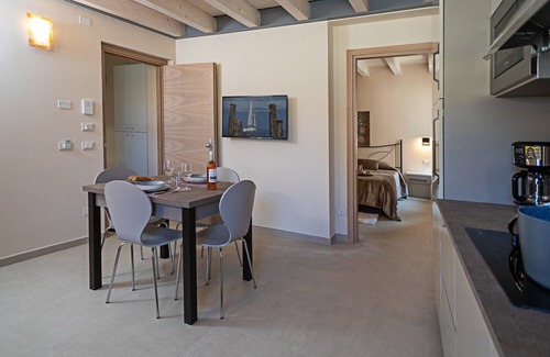 Pacengo Apartment | Regarda - Residenza GJ 1 floor modern onebedroom apartment with roof terrace