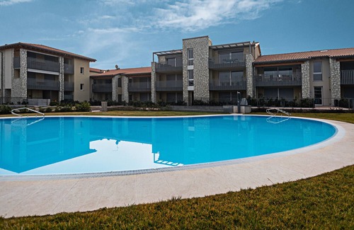 Montioni Apartment | Regarda - "The Place" modern two-bedroom apartment with pool, garage, air conditioning