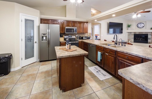 Lake Havasu City House | Regatta 4 bedrm POOL & Hot Tub home with Casita!
