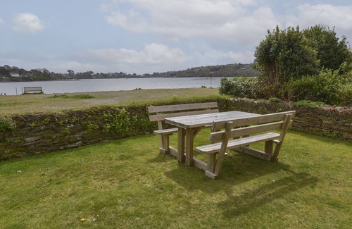 Mylor Churchtown Cottage | REGATTA COTTAGE, pet friendly, country holiday cottage in Feock