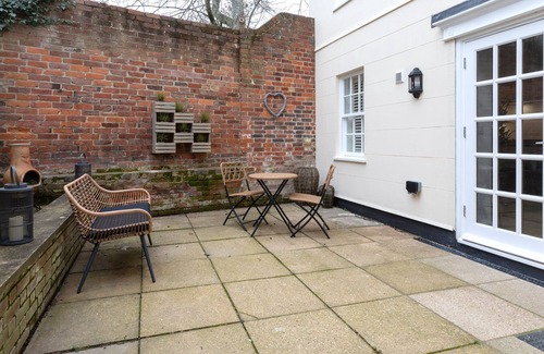 Southampton City Centre Apartment | Regency Court - with private courtyard