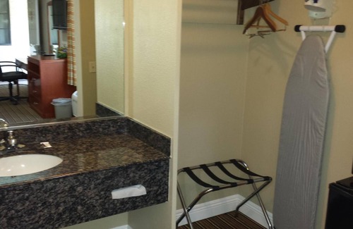 Moreno Valley Hotel | Regency Inn And Suites