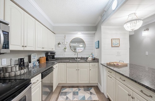 Crescent Beach Condo | Regency Towers~ 3bed2Bath~Poolside Tiki bar~Sleeps 10