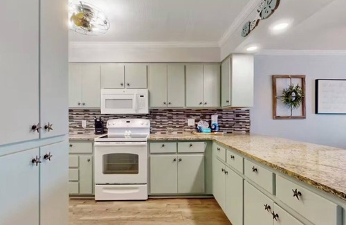 Biltmore Beach Condo | Regency Towers: 3-BD 2B condo- beach, gym, & pool with amazing balcony views!