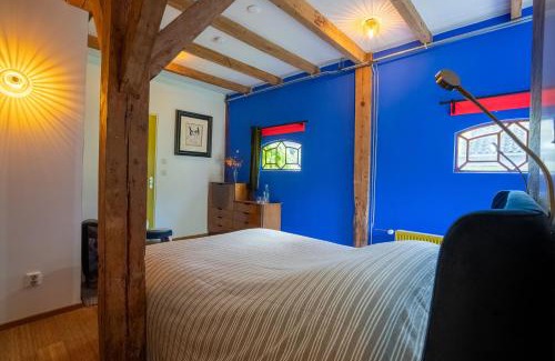 Zuidoost House | Reijgershof Art Deco Room with private bathroom