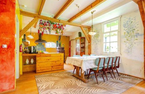 Zuidoost House | Reijgershof Art Deco Room with private bathroom