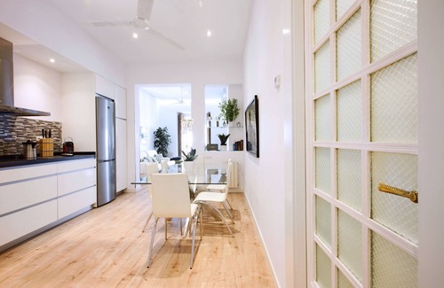 Embajadores Apartment | Reina Sofia Boutique I