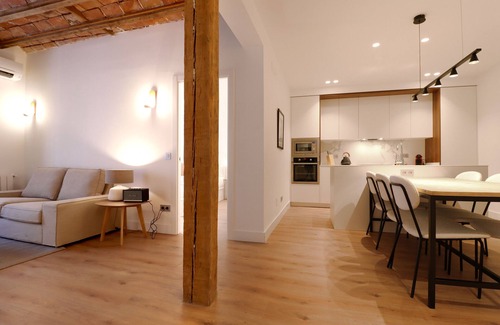 Embajadores Apartment | Reina Sofia Suite II