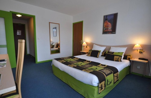 Hyevre-Paroisse Hotel | Relais de la Vallée