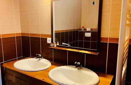 Tinteniac House | Relais Guinguette