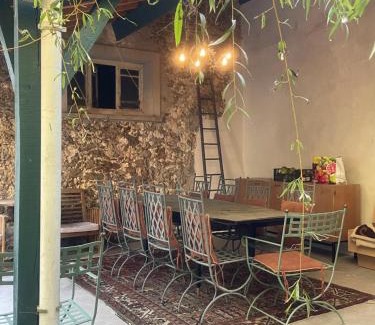 Saint-Cyr-sur-Morin Ski Chalet | Relais Napoléonien Gîte historique au vert, 1h de Paris