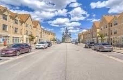 Markham Apartment | Relax 2 bedrooms with full bathroom and Parking 5 mins to Hwy 404