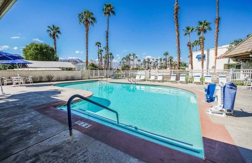 Palm Desert Condo | RELAX! *3 Pools/11 Hot tubs * 2/2 w/Kitchen for 6!