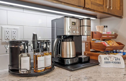 West Yellowstone House | Relax After Snowmobile Adventures | 1 mi to YNP | Perfect for Families & Groups