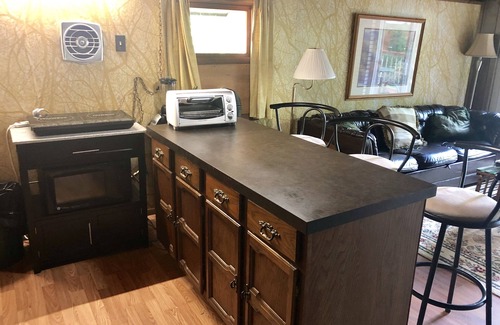 Tolland Cottage | Relax And Enjoy A Fun Getaway At The Bacchus Cottage!