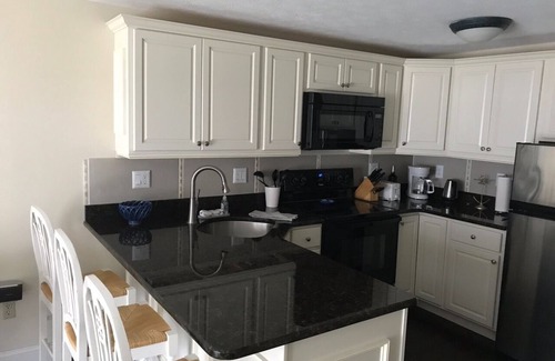 Ogunquit Condo | Relax and get away! Beautiful upscale condo with pool near OGT Village and Beach