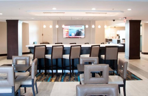Savannah House | Relax and Recharge! 3 Comfortable Units w/ Free Parking! Onsite Pool