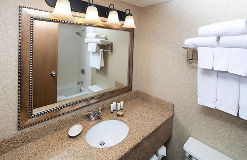 Kalispell Hotel | Relax and Recharge! 4 Relaxing Units, Indoor Pool, FREE Parking, Pets Allowed!
