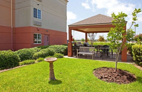 Westchase House | Relax and Recharge! FREE Parking, Pets Allowed, Near Boone Road Park Trail!