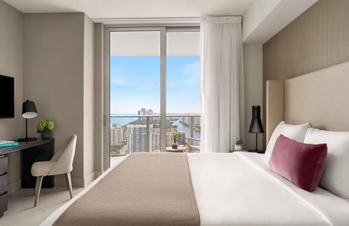 Hollywood South Central Beach Hotel | Relax and Recharge! Pool, Close to Hollywood Beach