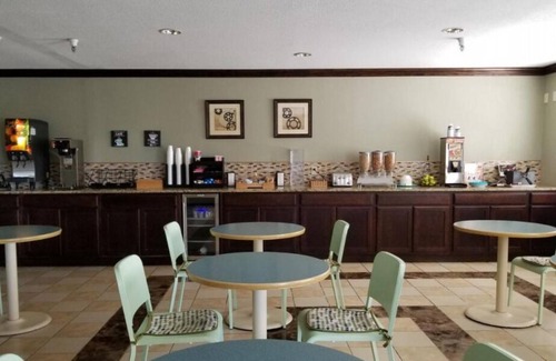 Castle Rock House | Relax and Recharge! 4 Comfortable Units, Dining, Near Plum Creek Golf Course