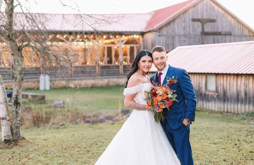 Champion Cabin | Relax and Refresh in this Cozy Bunkhouse Cabin at SanaView Farms Winery