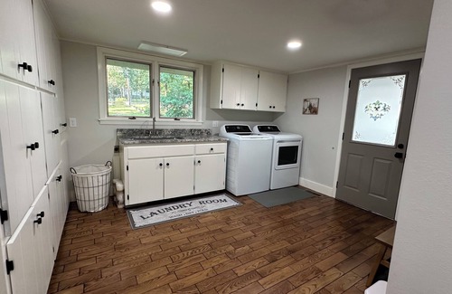 Edgemont House | Relax and Refresh right on the lake!